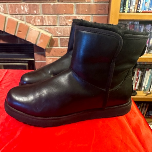 WOW POSHMARK - Authentic UGG Leather Boots - Picture 5 of 16